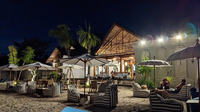 where to party in nusa penida
