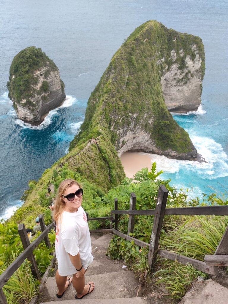 Hiking at Kelingking beach