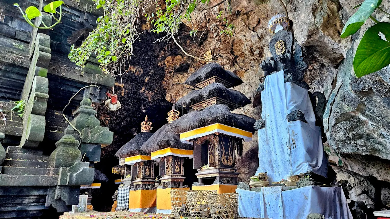 goa lawah temple