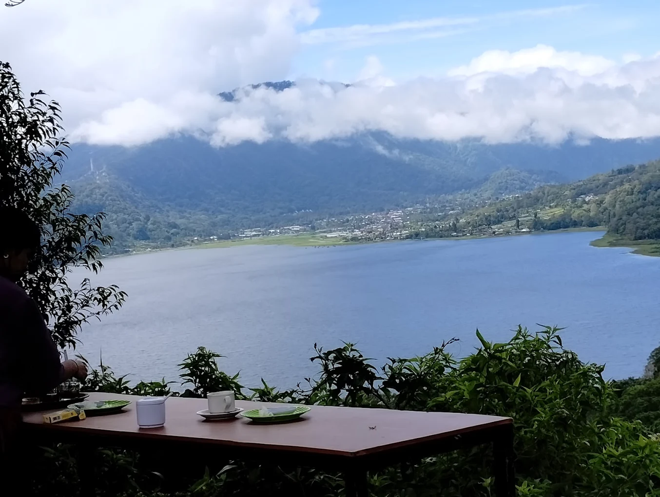 twin lake buyan and tamblingan​