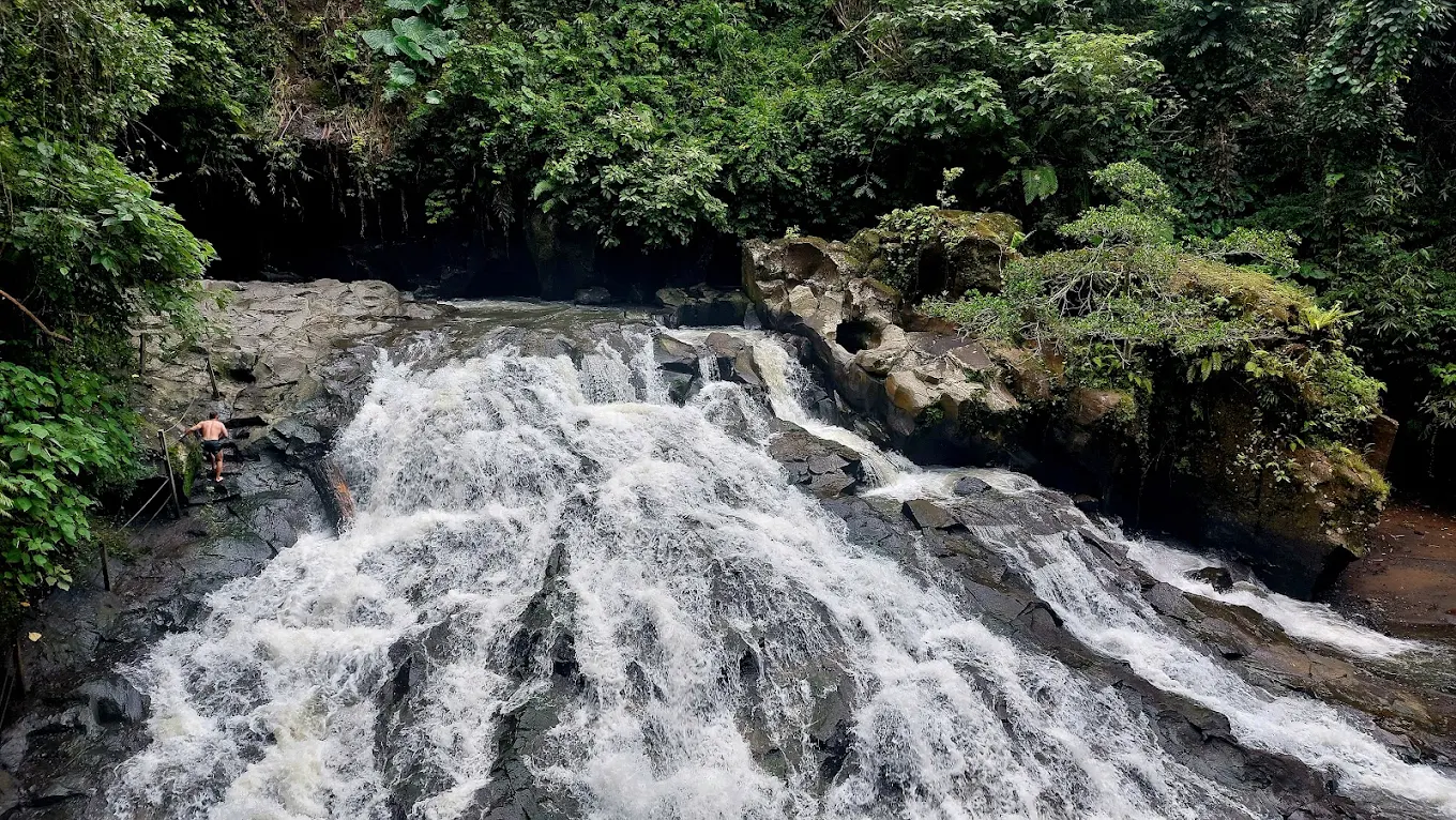 rock formations at Goa Rang Reng Waterfall